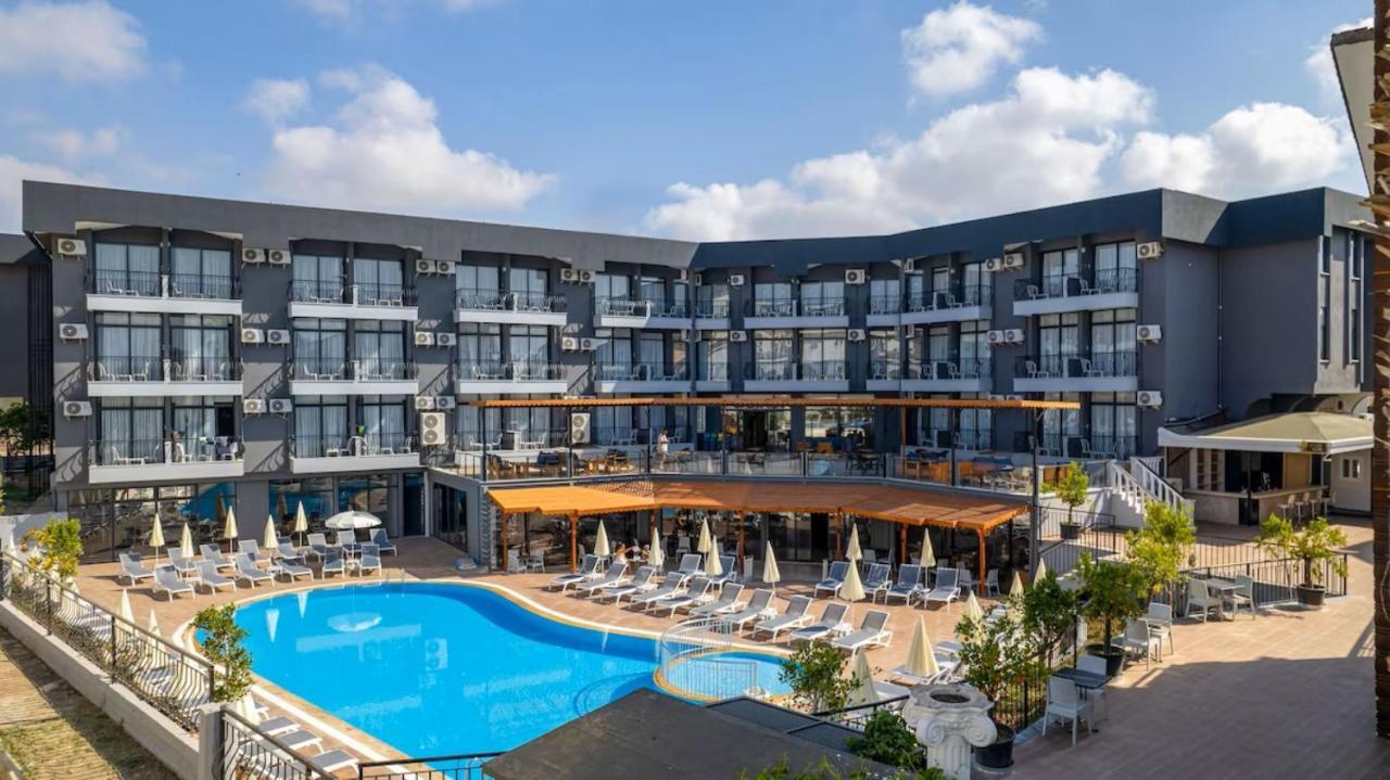 Clover Magic Park Side Hotel Exterior photo