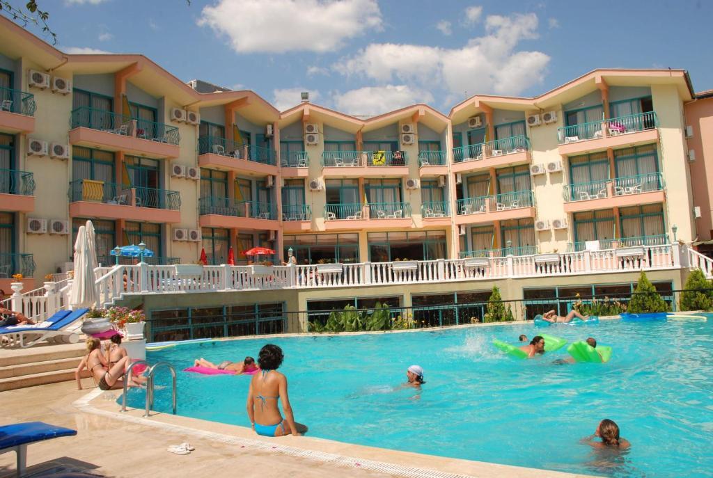 Clover Magic Park Side Hotel Exterior photo